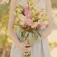 手捧花的女生森系头像最新微信头像图片大全
