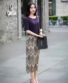 街拍干练的小姐姐,楚楚动人白皙有型
