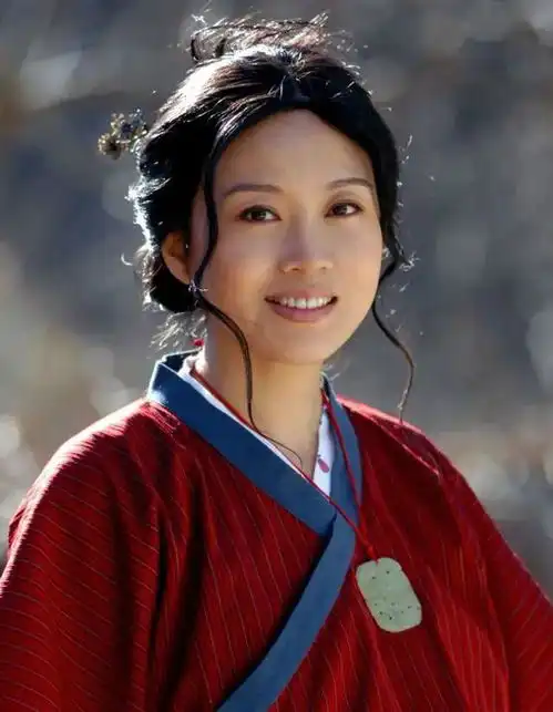 年过50,风情万种,10年龙套终成视后,却宣布要孤身一人
