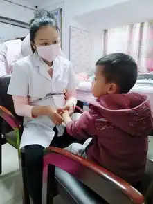 流感肆虐医院儿科急诊排队长达数小时治流感不如选择小儿推拿孩子好得快
