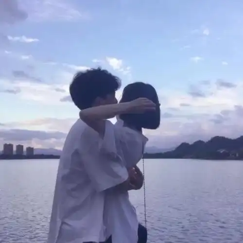 情侣头像真人一人一半,不离不弃相伴一生
