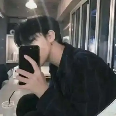 有品位的男人微信头像年轻帅气版
