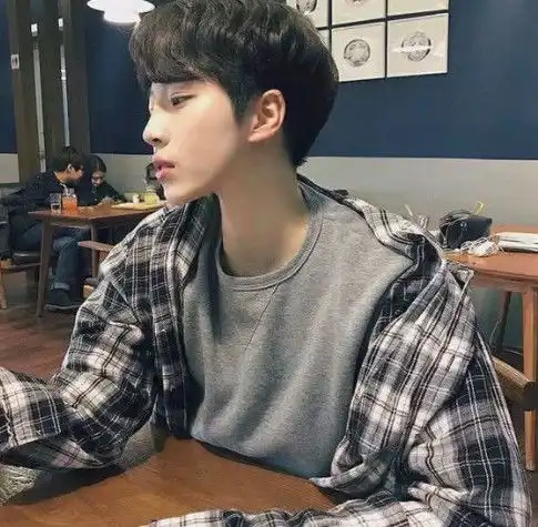 qq留下3个痕迹的男生,是渣男无疑了,丫头,握不住的沙扬了吧
