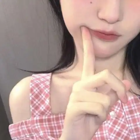 哥哥,我们两个吃了同一个糖,你女朋友不会生气吧
