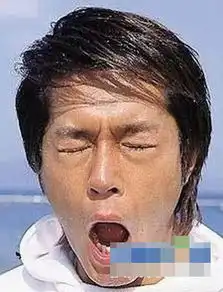 明星打哈欠照集锦赵薇古天乐公共场合尴尬一幕
