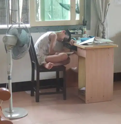 学生减负,家长心里怎么想作业多怕累着孩子,作业少又望子成龙
