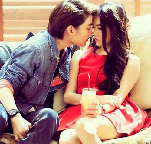 撕心裂爱,又名闺蜜的男朋友我都要抢女二外表清纯内心荡漾,女主外表妖艳内心善良
