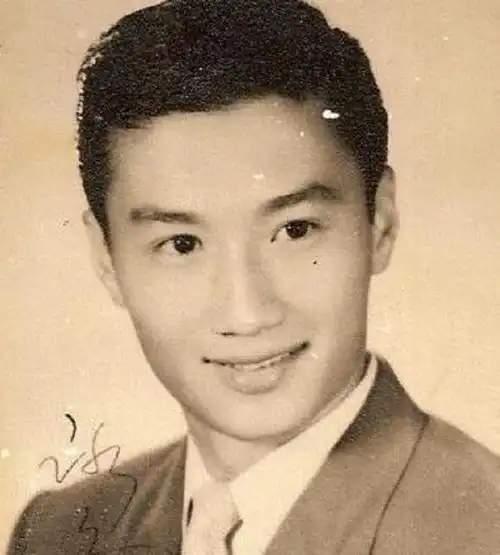 谢贤小女友怀孕近五十年龄差相伴十年,儿子比孙子还小六岁
