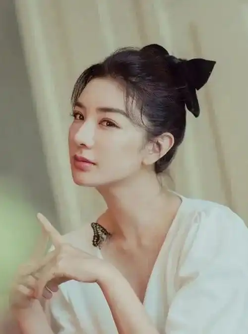 黄奕性感飘逸,风情万种,妩媚迷人
