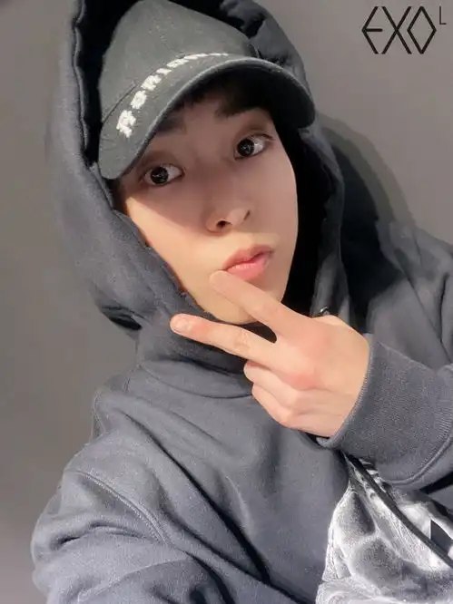 我们的蝴蝶少年金珉锡回来啦
