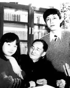 名人家教易中天谈女儿我的家教就是不教育
