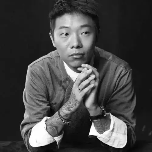 早报80后创业代表茅侃侃自杀,年仅35岁阿里股价再创新高,市值超5000亿美元微信小程序支持跳转app了
