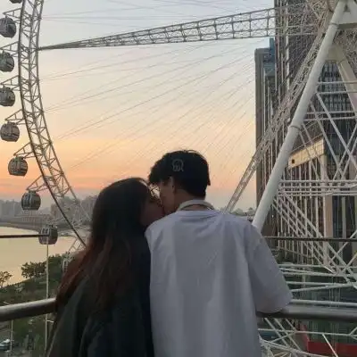 真人唯美情侣头像恋爱中的女孩情侣头像我要个性网
