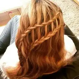 女生发型编发中长发
