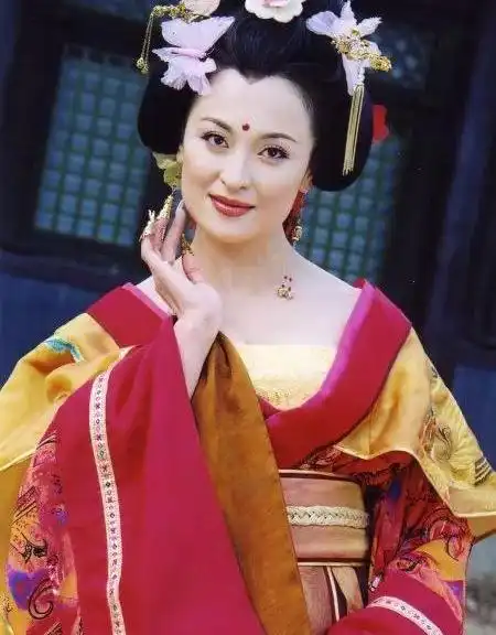 圆脸美女王璐瑶
