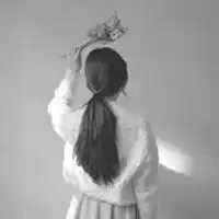 qq头像女生忧伤背影

