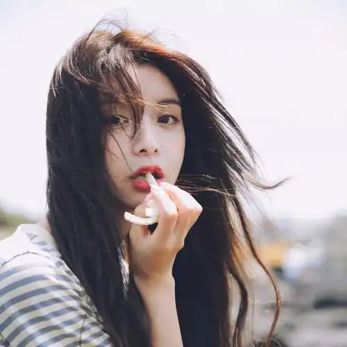 文艺风气质女生头像
