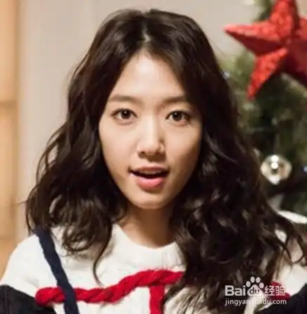 时尚烫发发型简约大气还修颜
