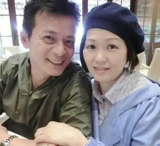盘点那些成名后不抛弃丑妻的8位男星,网友这才是真爱
