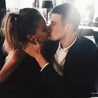 背影情侣头像成熟稳重简单微信头像图片大全
