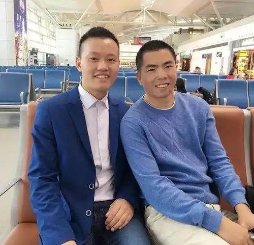 他曾戒掉晚餐,三个月啃馒头,最好的兄弟也散伙,如今苦尽甘来
