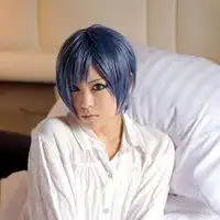 灰蓝色头发图片女短发好看灰蓝色短发美女头像
