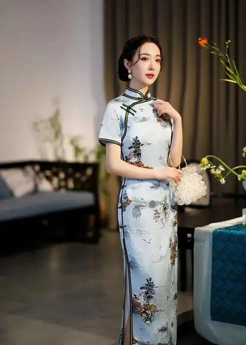 好身材的女人一定要穿旗袍,既能风情万种也能典雅端庄
