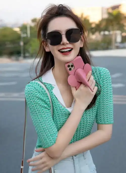 美上天的刘诗诗,还是超会穿的时髦精
