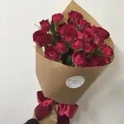 同心小伙在文化广场用99朵蓝玫瑰求来攒劲媳妇,女友感动落泪非他不嫁
