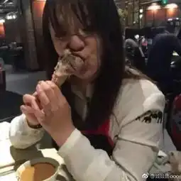 被男朋友拍的船照,丑得e罩杯拍成飞机场都不敢认出自己

