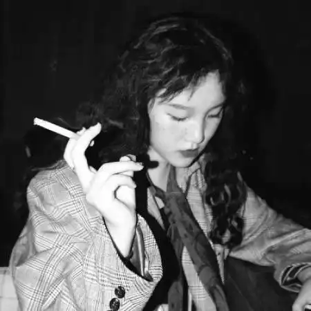 女生伤感黑白头像,特别的社会气的女生
