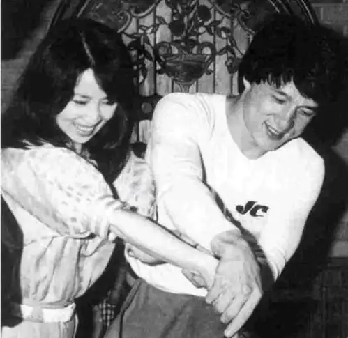 扒扒十大功夫影星的老婆近况,57岁利智仍美艳,吴京娇妻怀二胎
