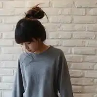求一个和这个图片对应的女生情侣头像
