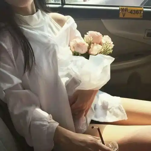 真人半身头像你的勇气会成就更美的你
