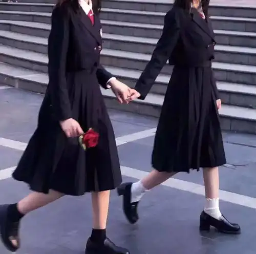 是喜欢的闺蜜头像呀
