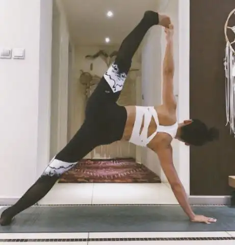 瑜伽女神再放高难度新动作,让人目瞪口呆,网友直呼这柔韧性无敌
