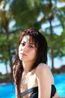 日本宅男女神杉本有美泳池写真风情万种
