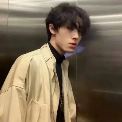 成熟低调有内涵男头帅气图片
