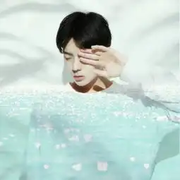 余光满满都是你
