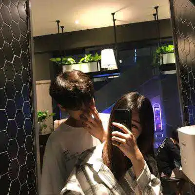 帅气潮流范儿爱人头像

