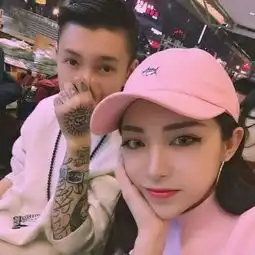 超拽女生霸气男生情侣yy头像一对两张桀骜不驯的女人才称王
