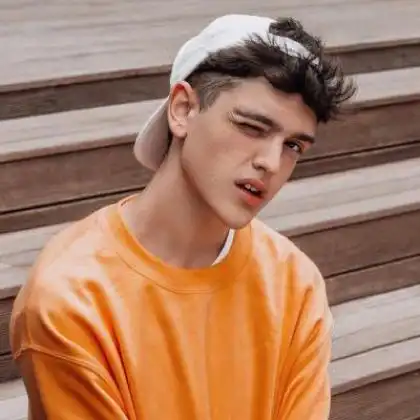 欧美个性男生头像,翻腾的心情无法平息的男人
