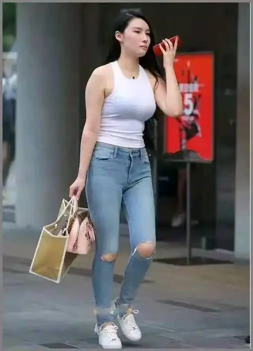 28岁冷少妇,动感时尚的紧身裤美女,散发独特魅力感觉
