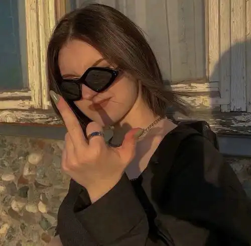 私人欧美风格女生头像
