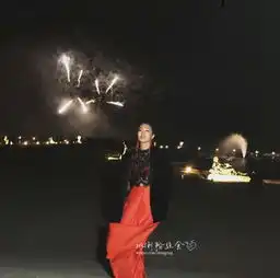 组图54岁巩俐近照曝光穿蕾丝透视装风情万种
