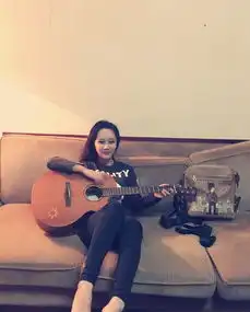 杨紫晒近照瘦成锥子脸
