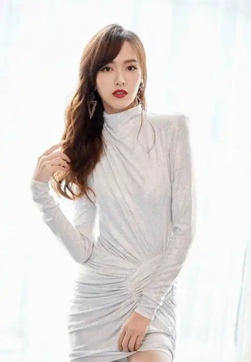 长腿女星穿搭盘点林志玲性感优雅,关晓彤清纯甜美
