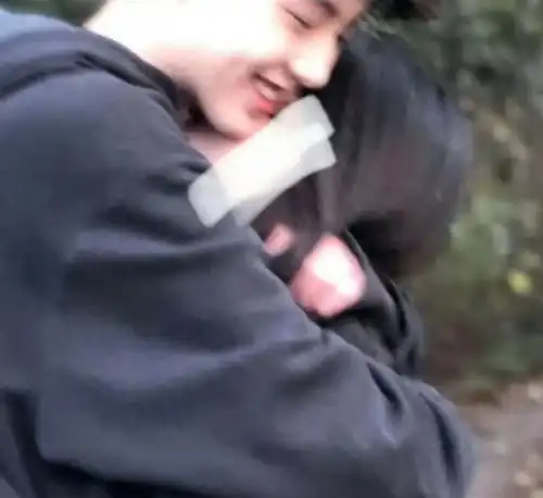 男生手上戴小皮筋证明有对象,女生该咋做大猪蹄子这样要求
