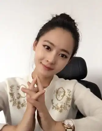 已三十岁的女人,还能在18岁的男生面前称为女神吗
