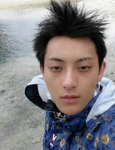 男星素颜艺兴黑眼圈鹿晗疲惫陈立农牛奶肌,最后一个是真丑
